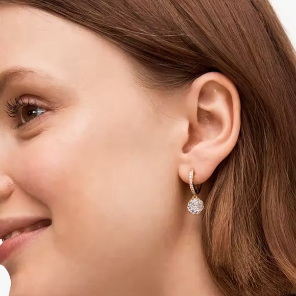 Kate Spade Bright Ideas That Sparkle Pave Huggie Hoop Earrings Silver NWT 58$ - Picture 3 of 3